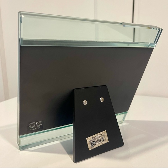 2 Glass Horizontal Pictures Frames (4x6) & (5x7) - Picture 8 of 10